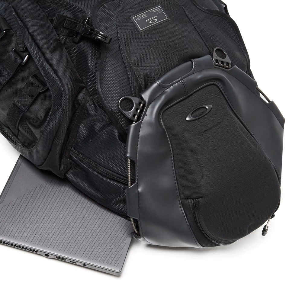 Oakley Kitchen Sink Black Backpack - 34 lt - Image 4