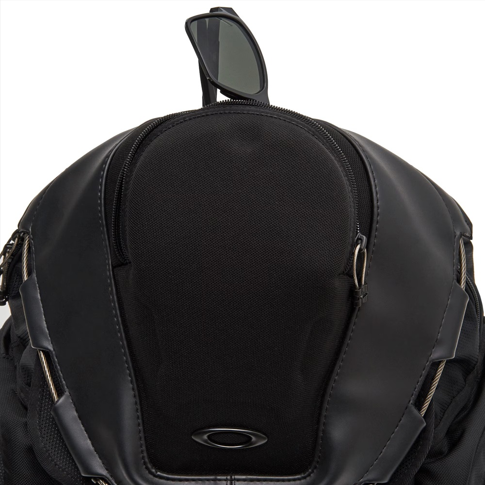 Oakley Kitchen Sink Black Backpack - 34 lt - Image 7