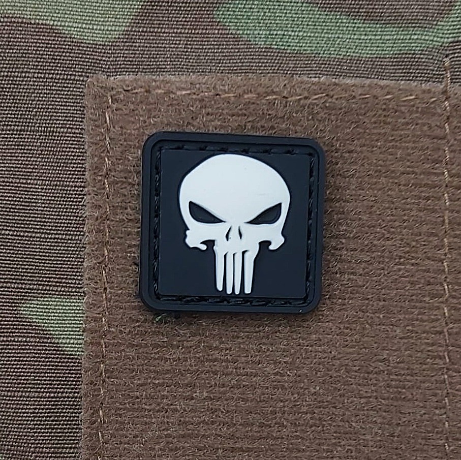 101 INC PUNISHER SKULL MINI PVC Patch - 2,5 x 2,5 cm - Image 2