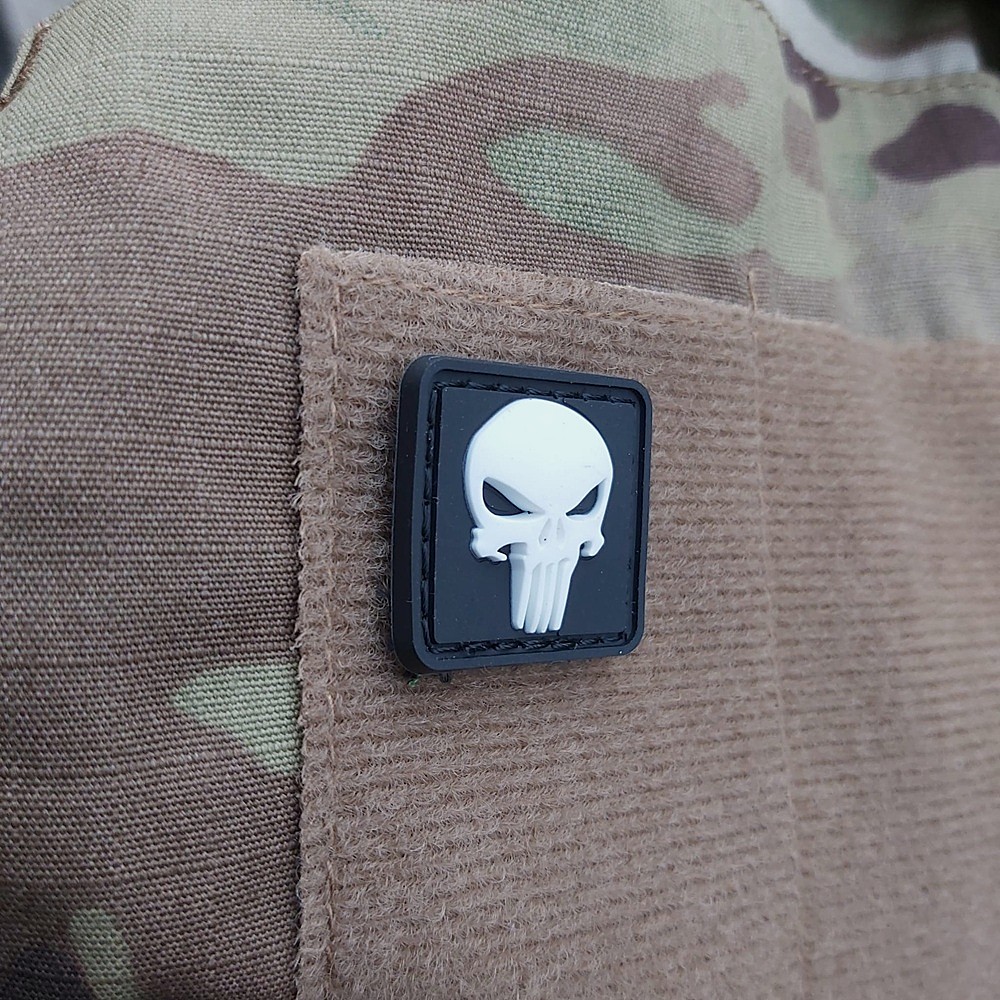 101 INC PUNISHER SKULL MINI PVC Patch - 2,5 x 2,5 cm - Image 3
