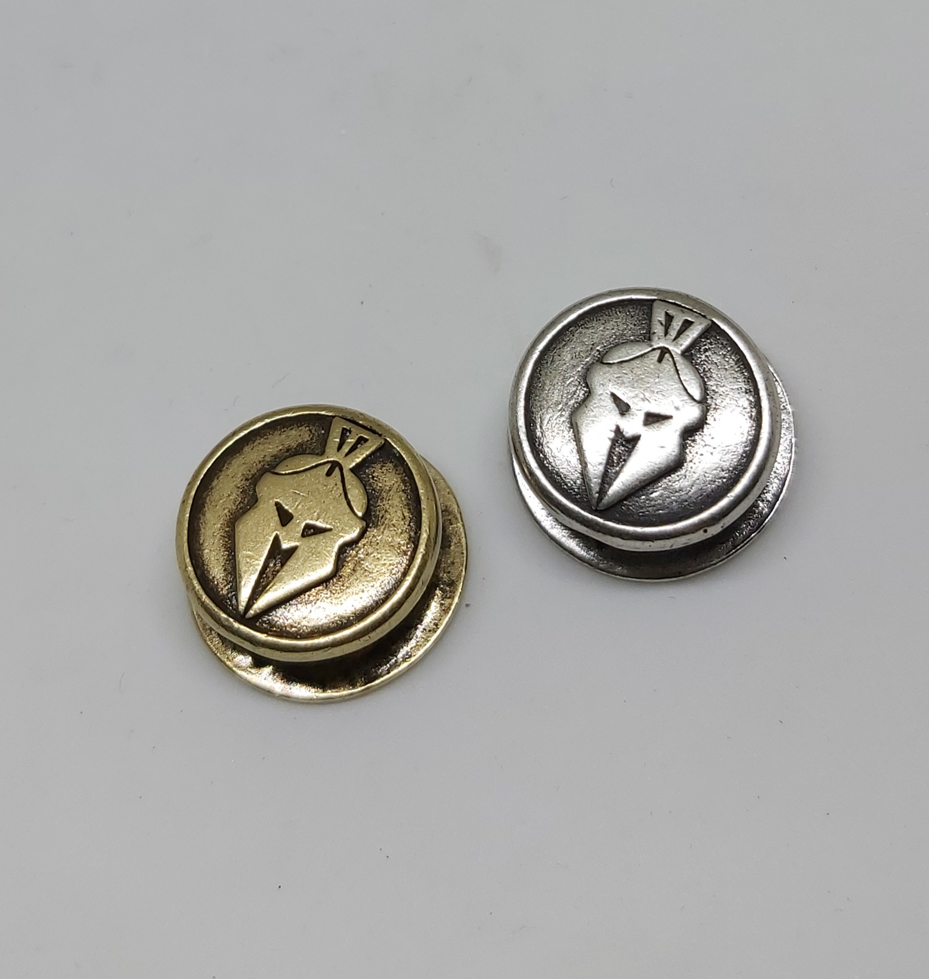 Spartan Helmet Shield Bead in metallo
