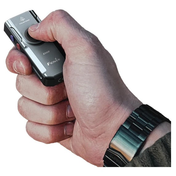 Fenix E06R · Torcia Portachiavi 700 Lumen · LED UV · Laser Rosso · USB‑C · IP66 - immagine 2